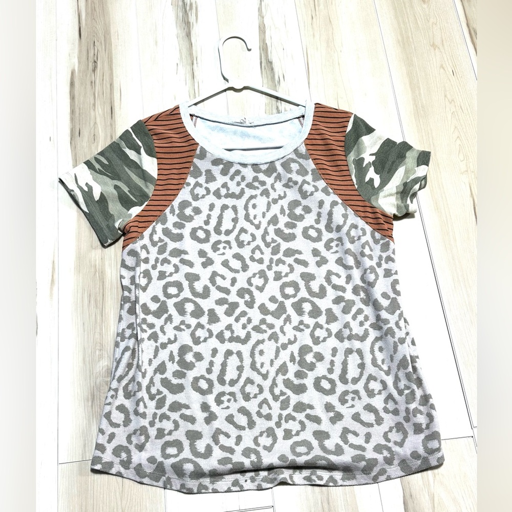 Mystree women’s medium Camo and Leopard Print Tee